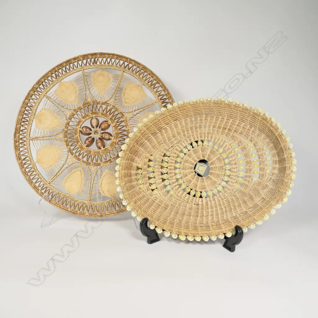 Micronesian woven fibre and cowrie shell mat and basket, Image 1++