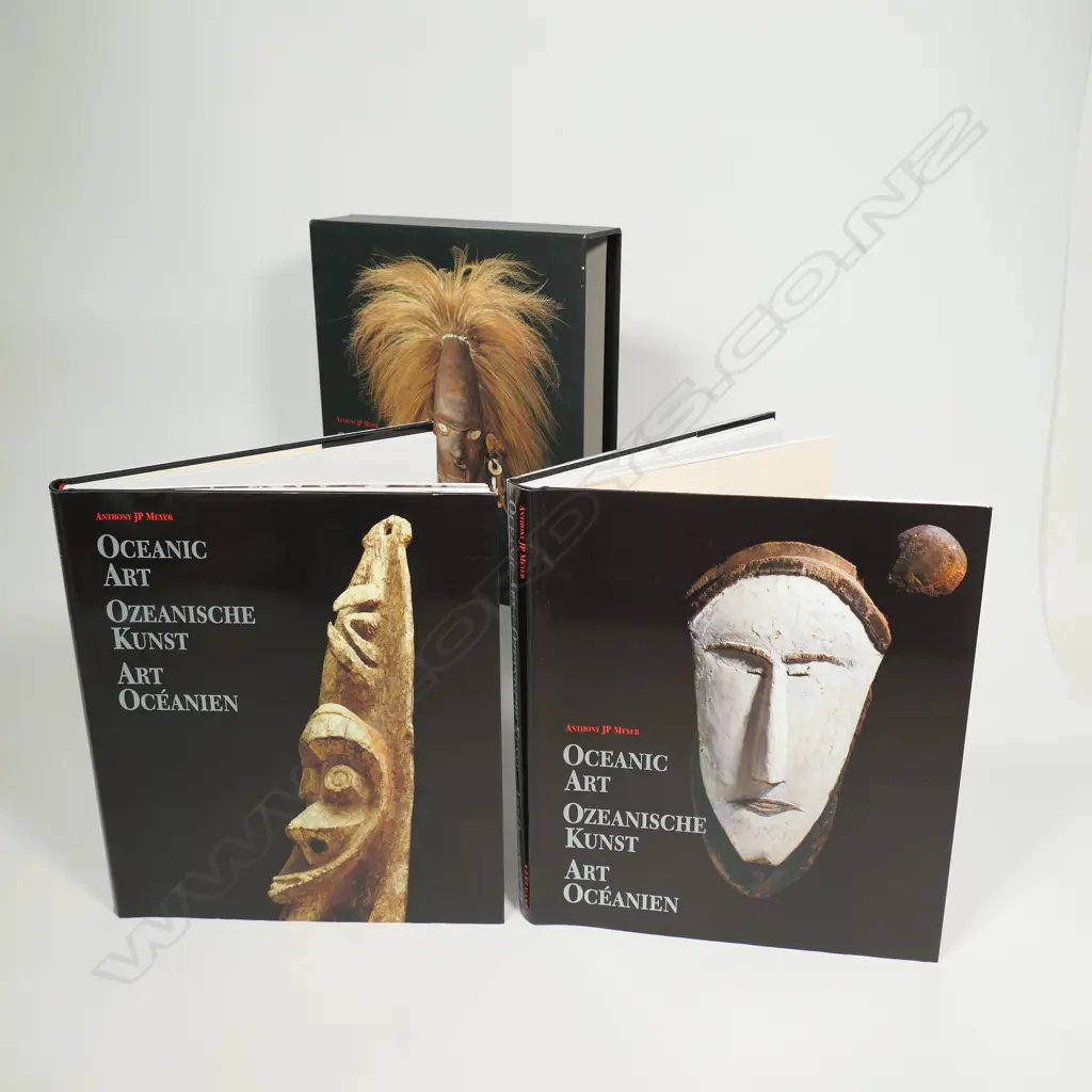 'Oceanic Art' two-volume set, Image 1++