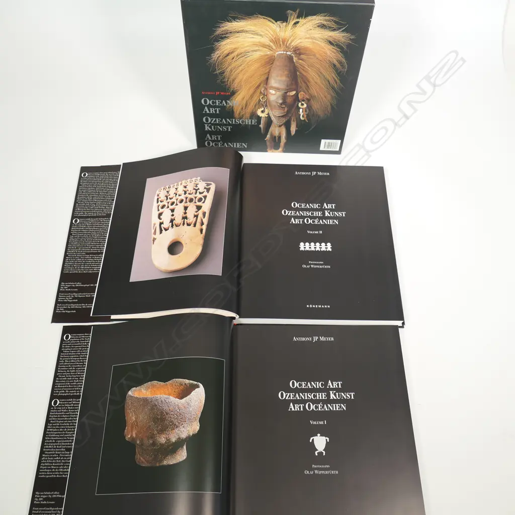 'Oceanic Art' two-volume set, Image 1++