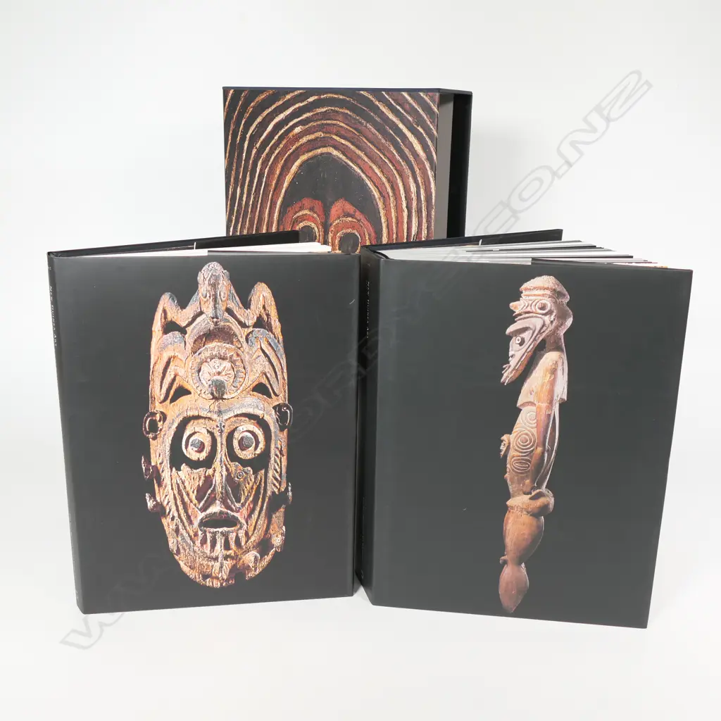 'New Guinea Art' two-volume slipcase edition, Image 1++