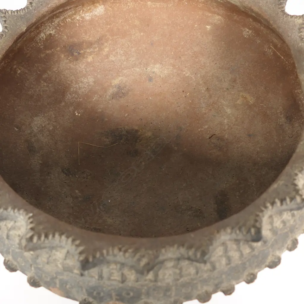 A large primitive pottery vessel, Image 1++