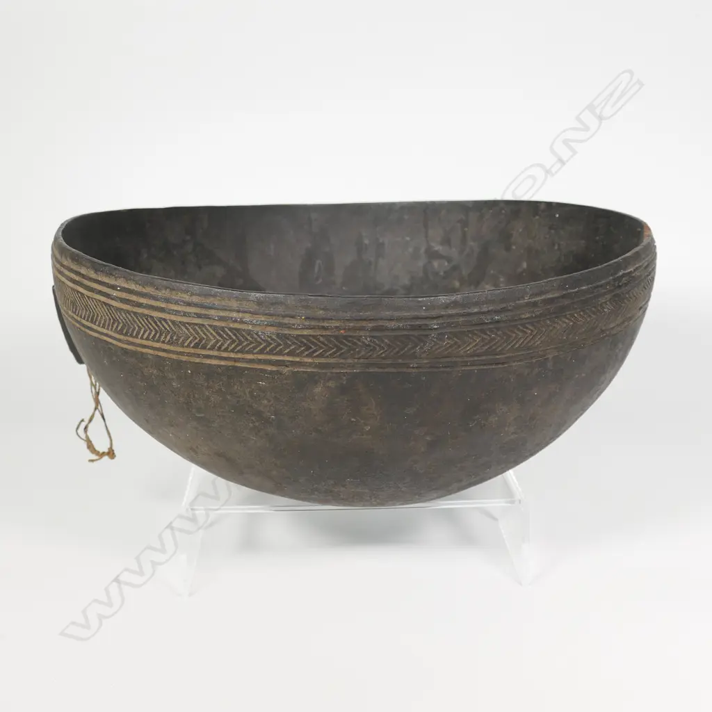 Large primitive wooden food bowl, Image 1++