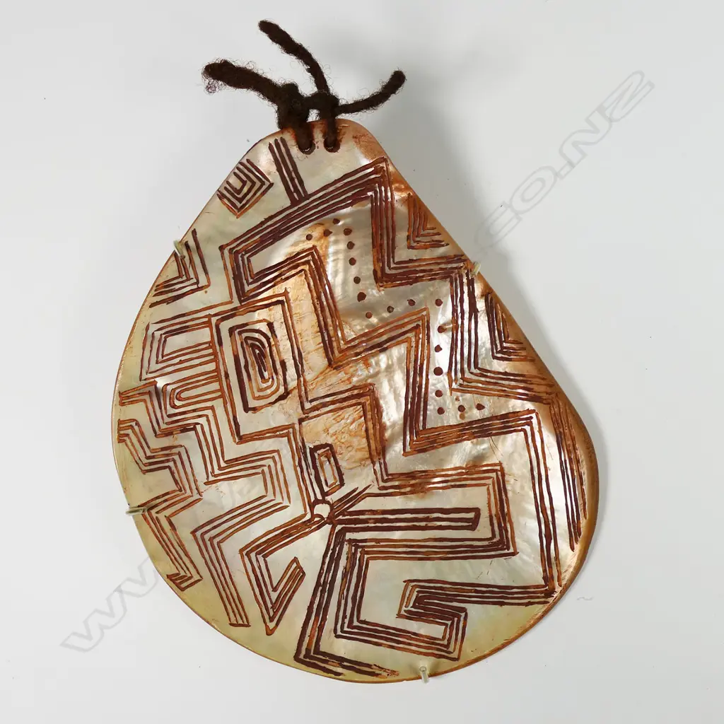 An Australian Aboriginal pearl shell lonka lonka / riji (pubic cover) Image 1++