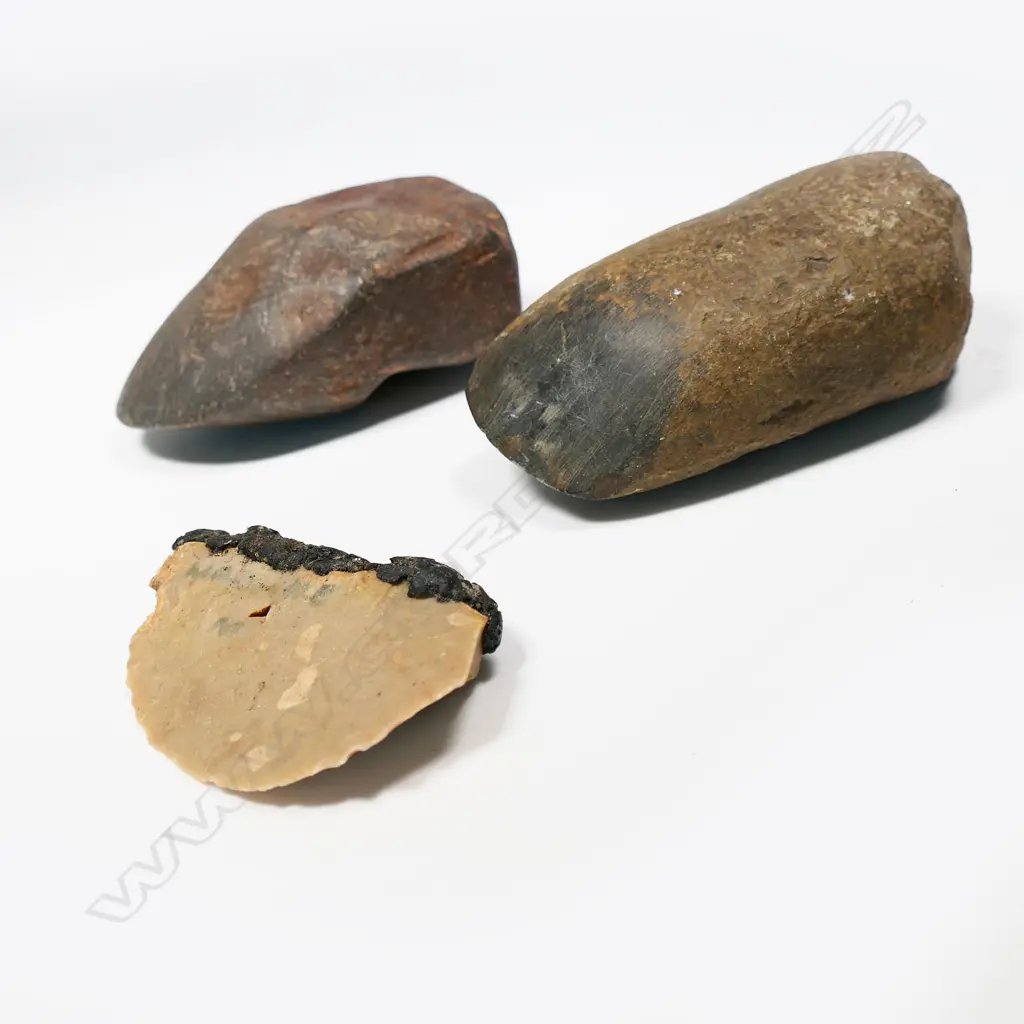 Three Australian aboriginal stone tools Image 1++