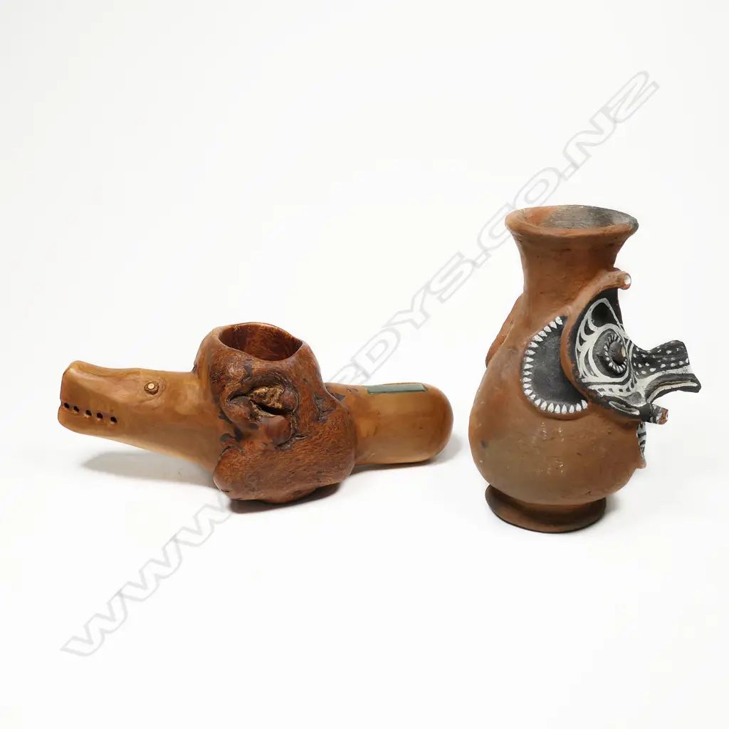 A small PNG anthropomorphic pottery vessel Image 1++