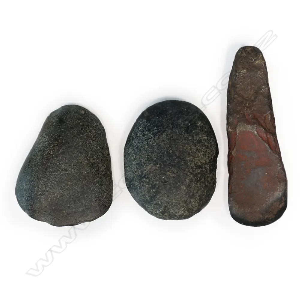Three Australian aboriginal stone tools Image 1++