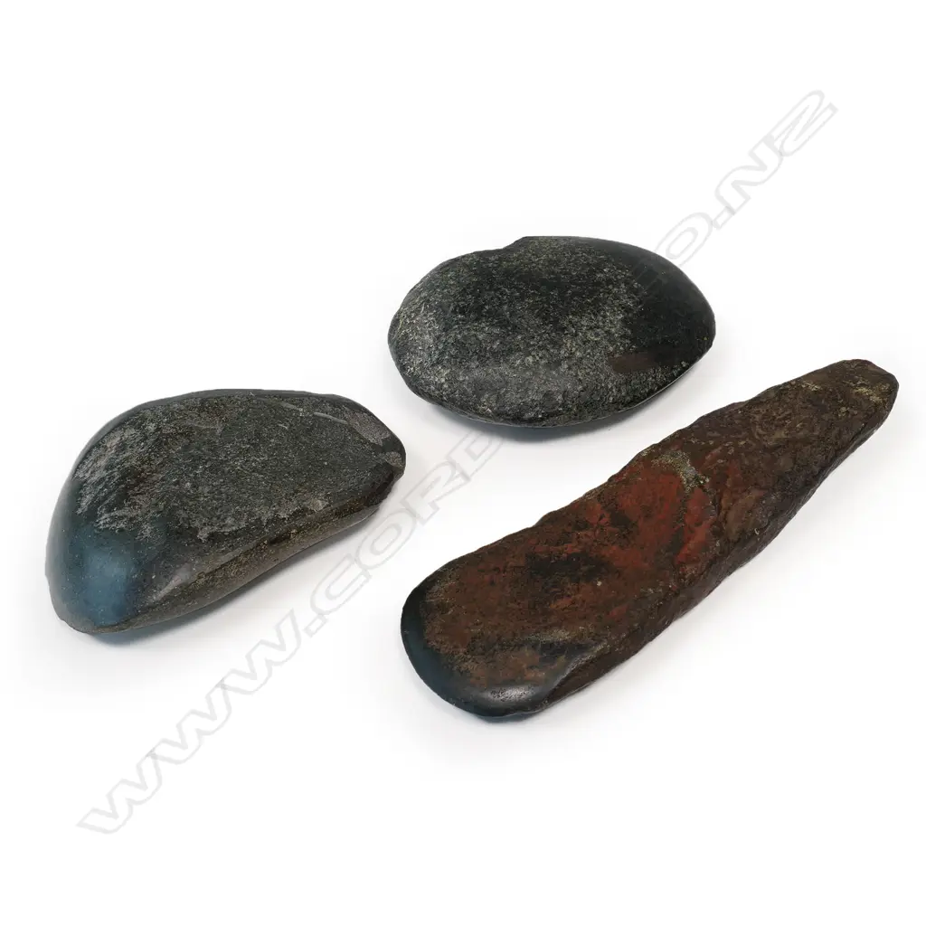 Three Australian aboriginal stone tools Image 1++