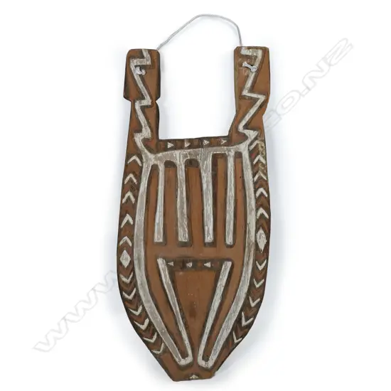 An archer's shoulder shield