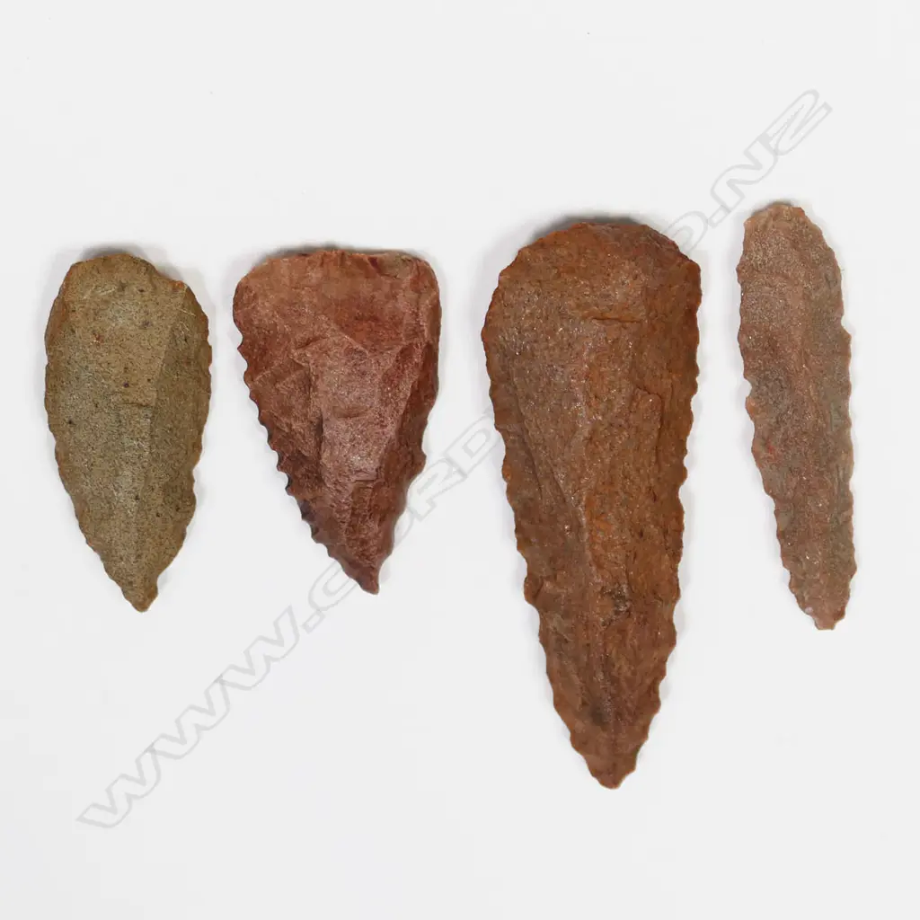 Four small Aboriginal flaked stone points Image 1++