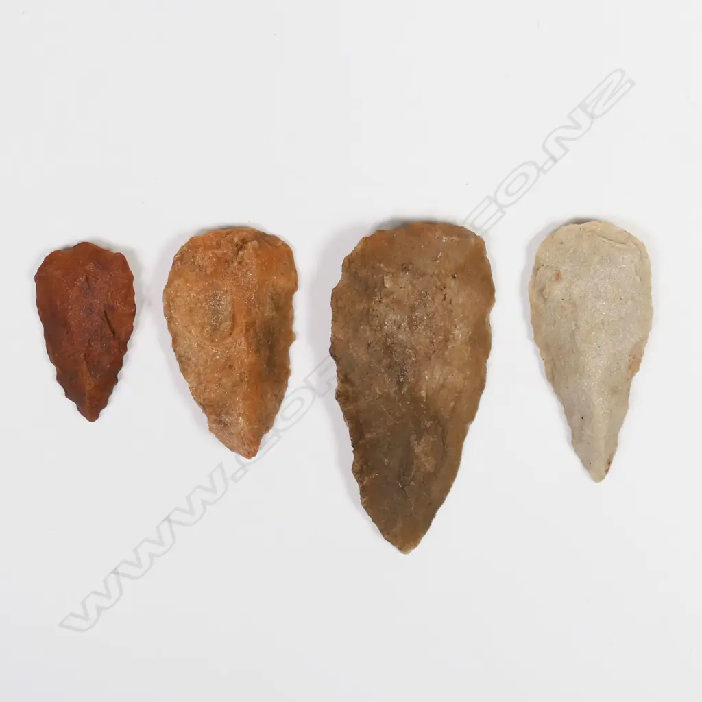 Four small Aboriginal flaked stone points Image 1++