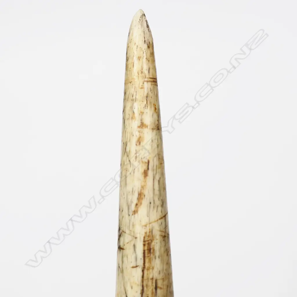 A 19thC sailor's whalebone rope-working fid Image 1++