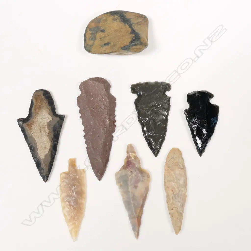 Seven American Indian obsidian arrowheads and other stone arrowheads Image 1++