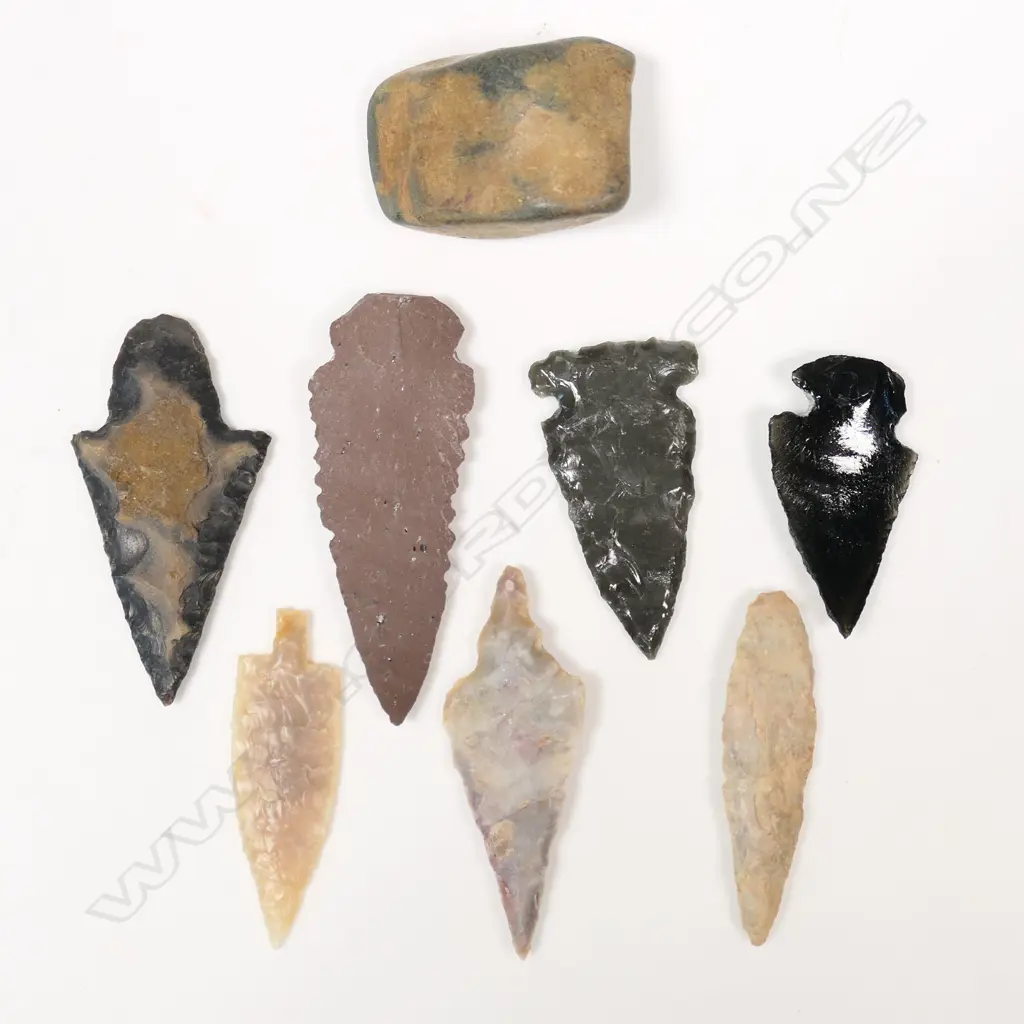 Seven American Indian obsidian arrowheads and other stone arrowheads Image 1++