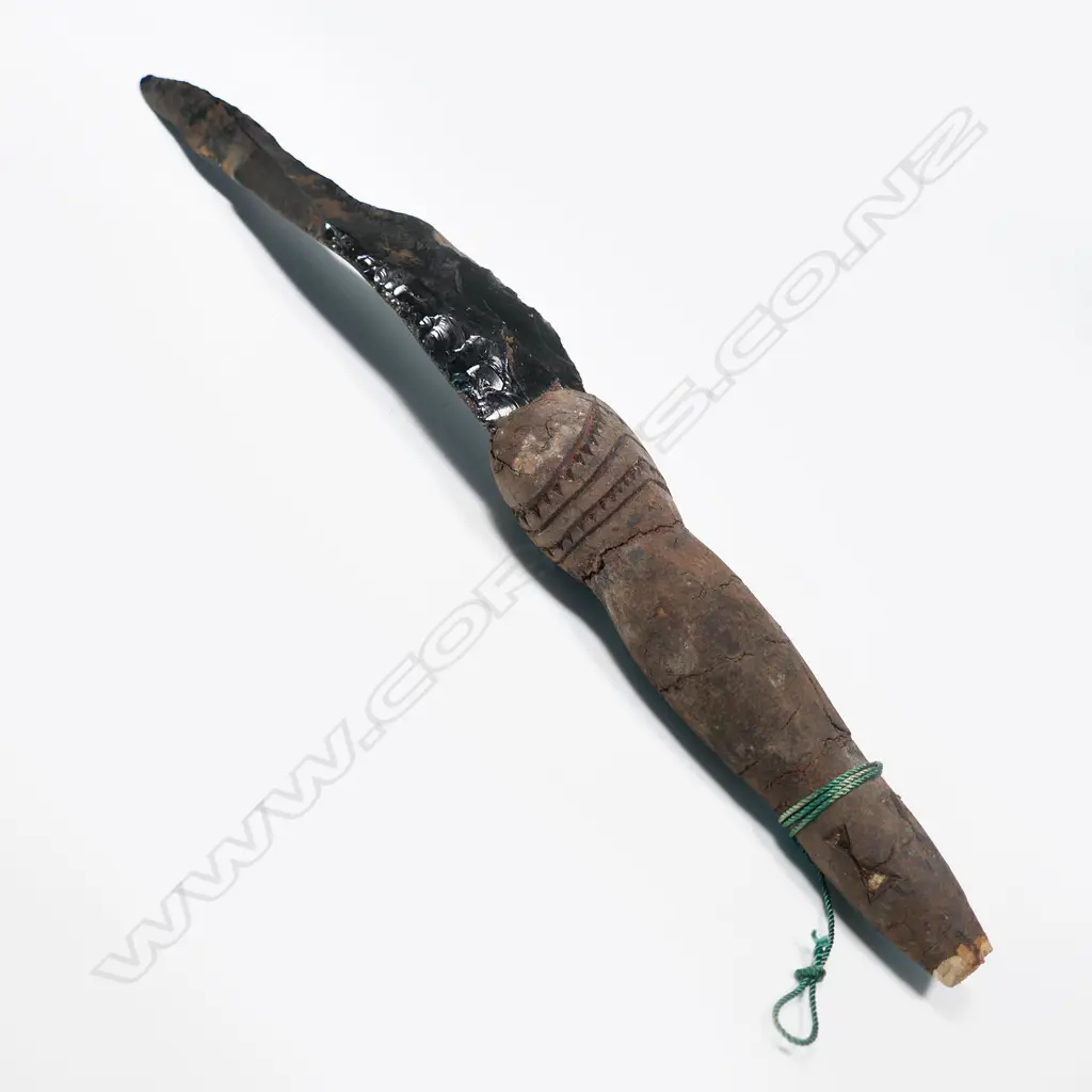 An obsidian bladed spear point Image 1++