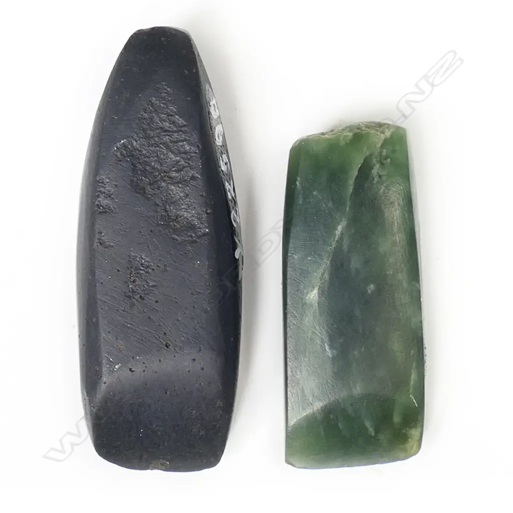 A tiny pounamu chisel blade Image 1++