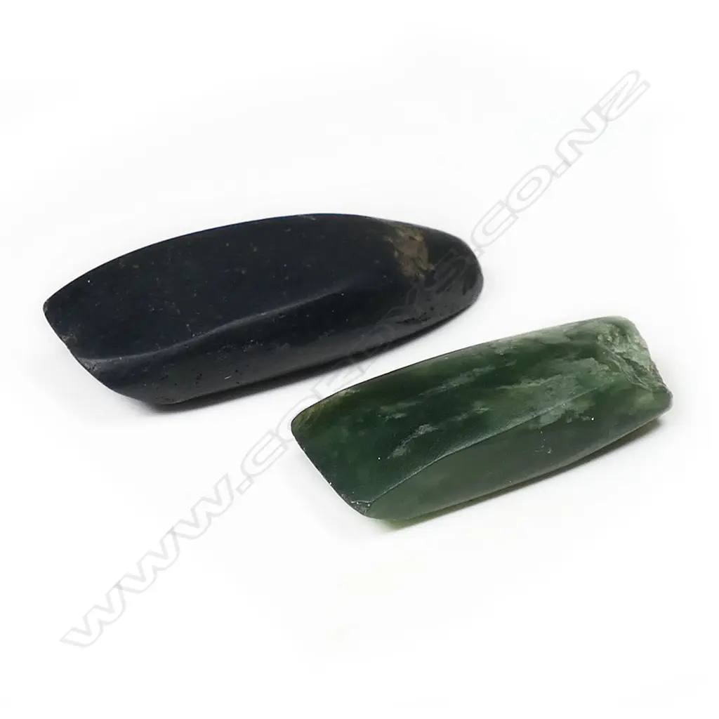 A tiny pounamu chisel blade Image 1++