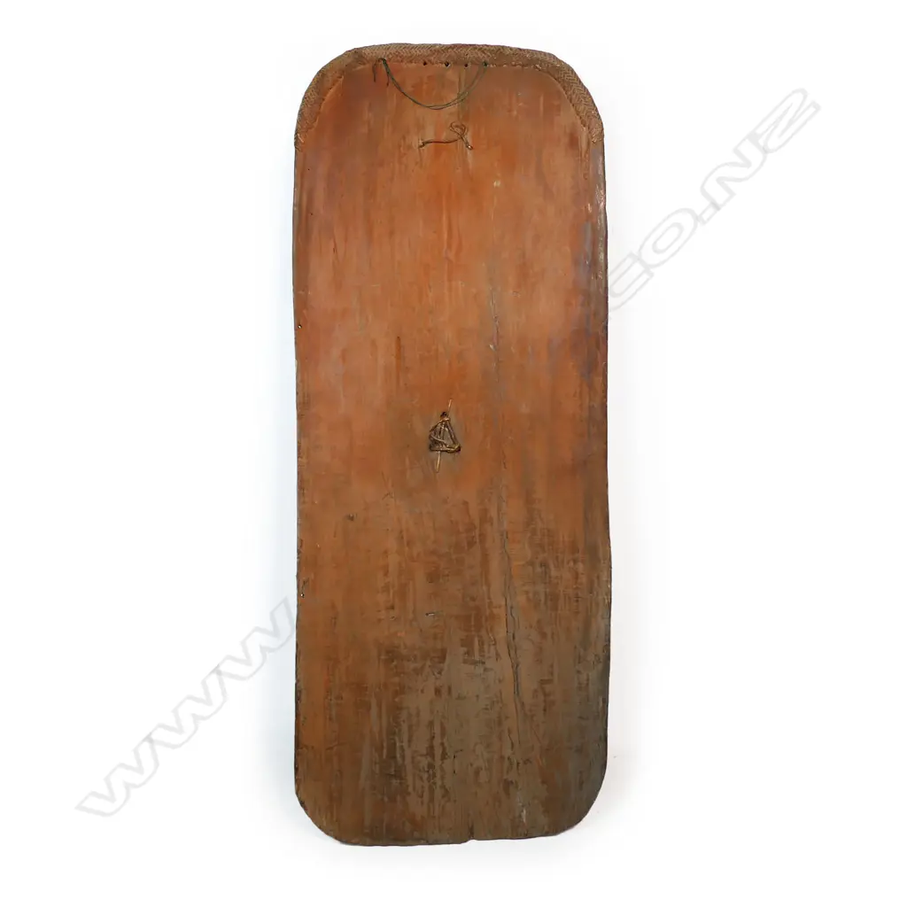 A c.1950s PNG Wahgi Valley decorated fighting shield Image 1++