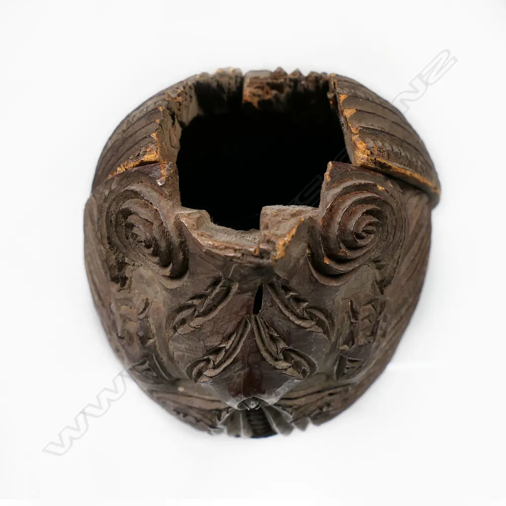 An Early 19th Century Māori Wakahuia (Treasure Box) Image 1++