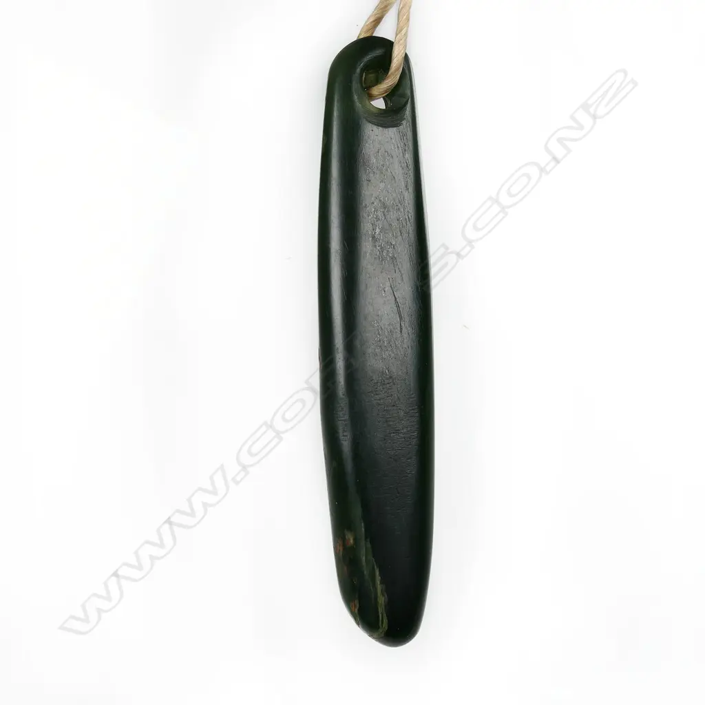 An old Māori old pounamu kuru (ear pendant) Image 1++