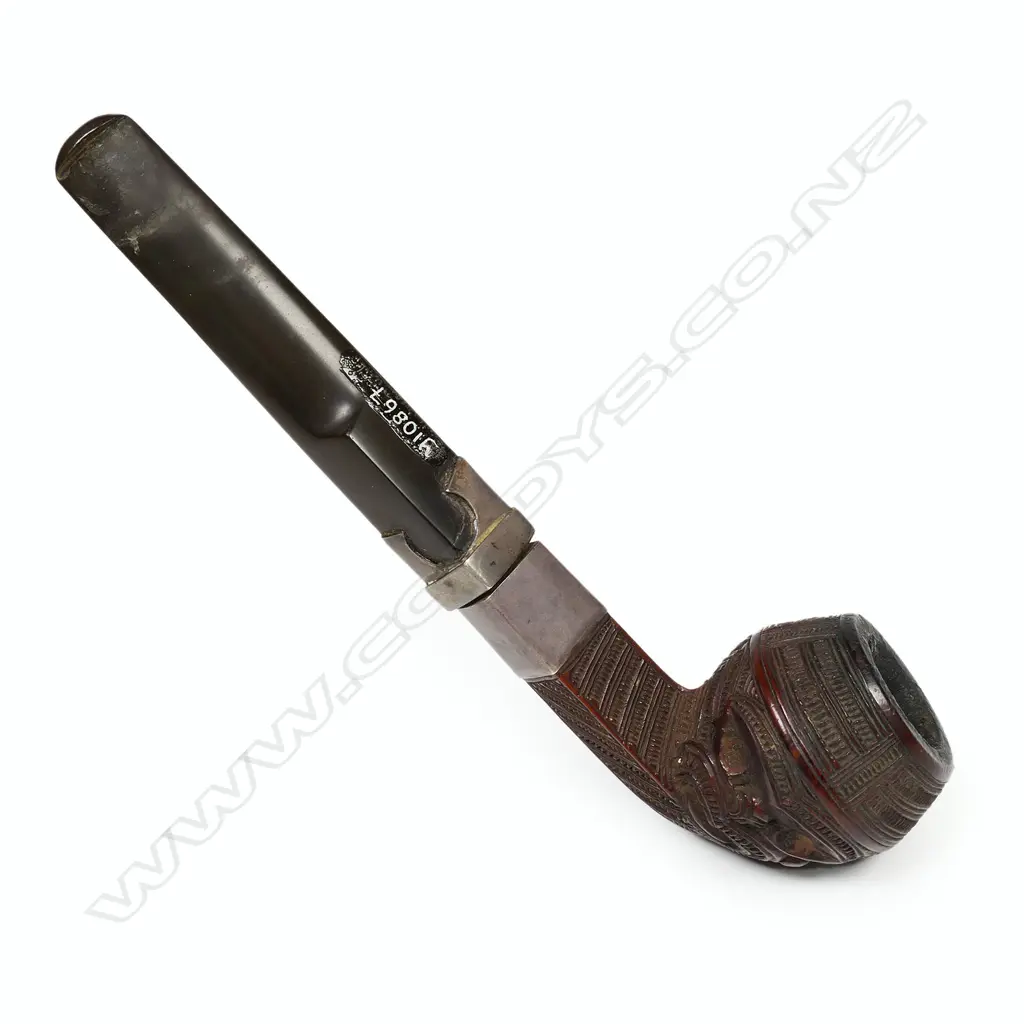 Tene Waitere Māori 'Kia-Ora' carved pipe Image 1++