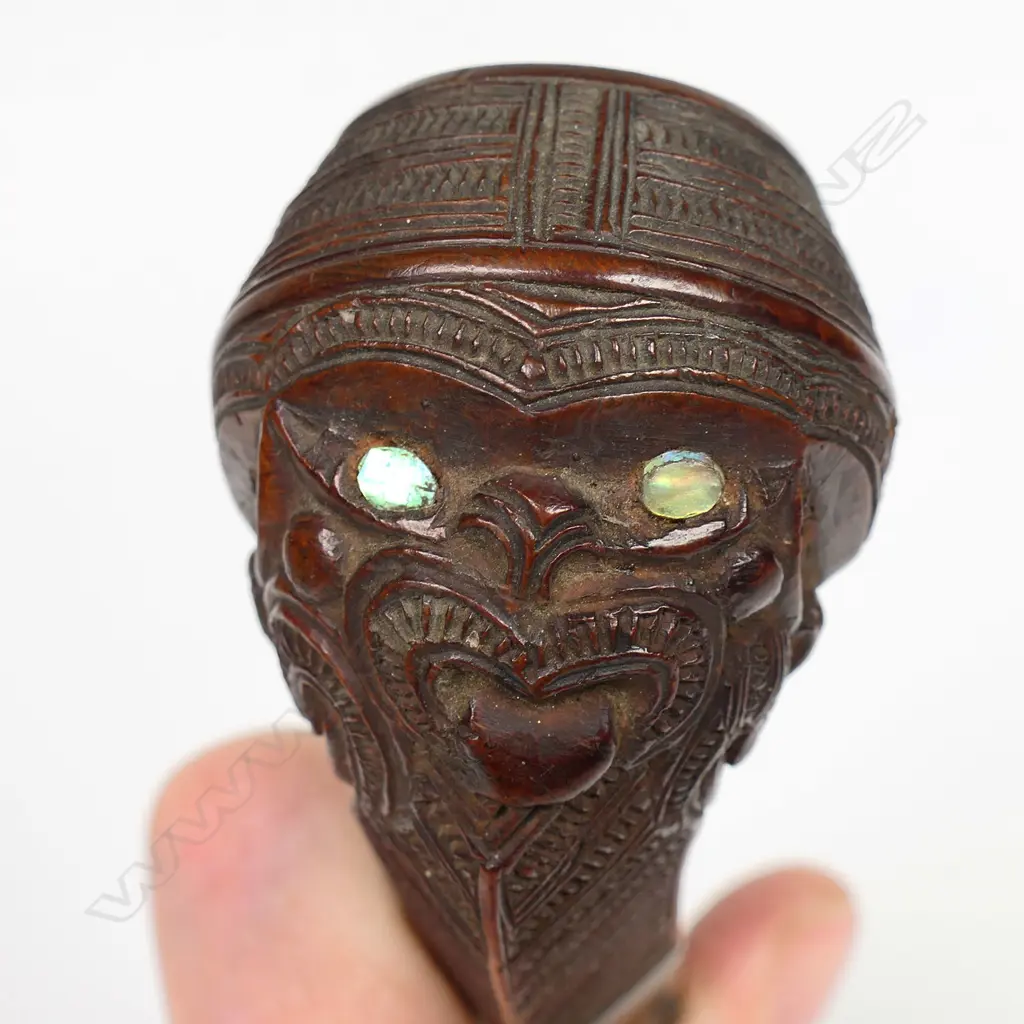 Tene Waitere Māori 'Kia-Ora' carved pipe Image 1++