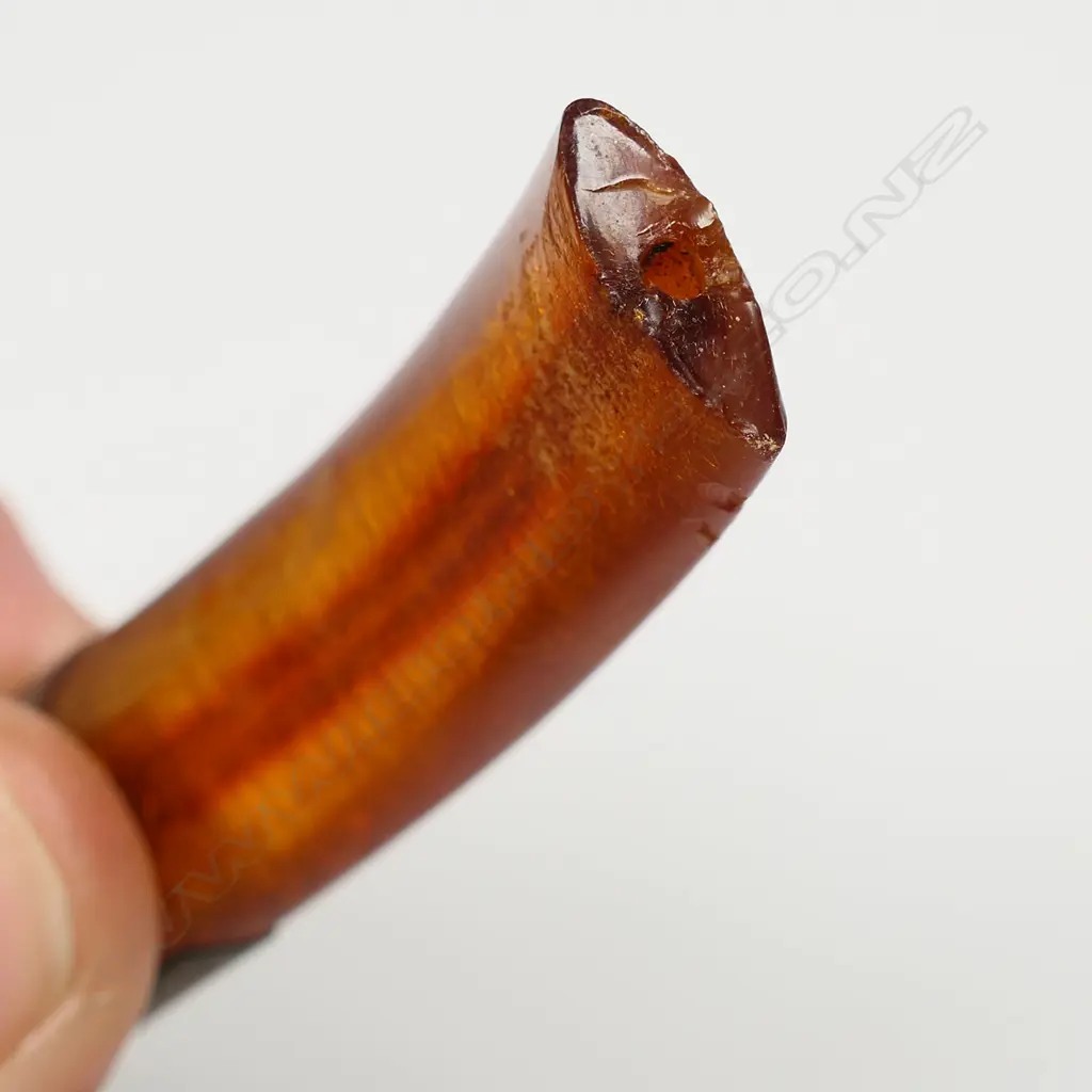 An early 20thC Māori carved pipe Image 1++