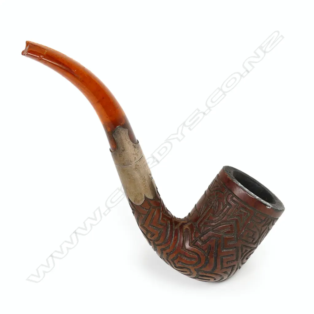 An early 20thC Māori carved pipe Image 1++