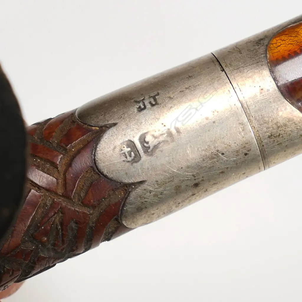 An early 20thC Māori carved pipe Image 1++