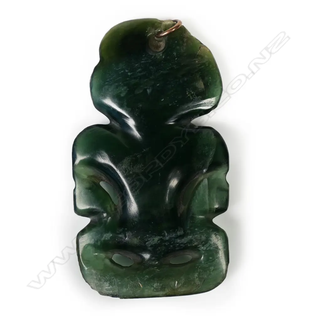 A 19thC Māori carved pounamu (Bowenite) hei tiki Image 1++