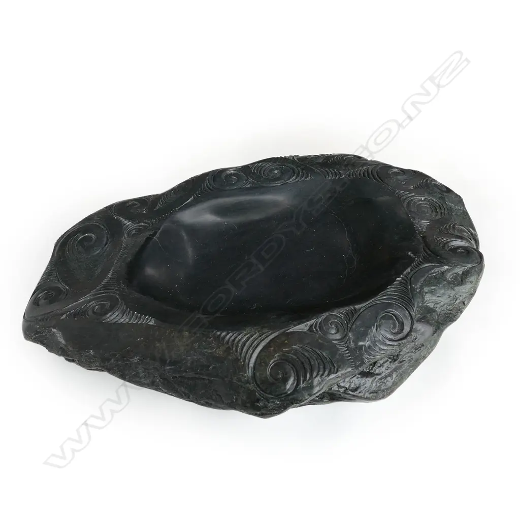 A large Māori finely carved pounamu (nephrite) Wairua bowl Image 1++