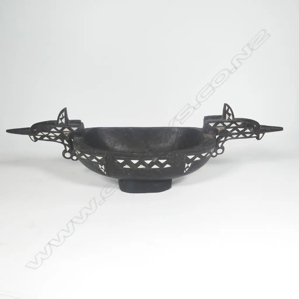 An old Solomon Islands Apira (Ceremonial Food Bowl) Image 1++