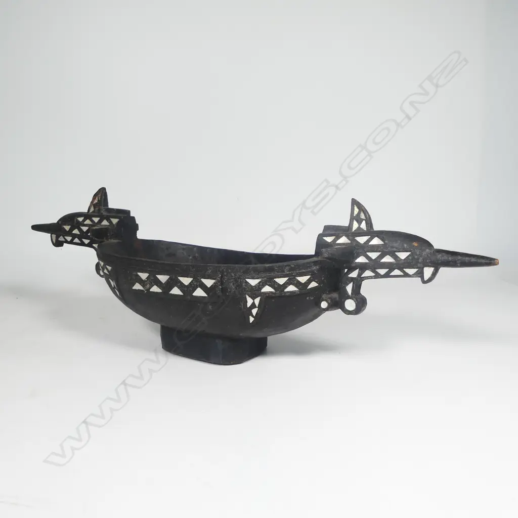 An old Solomon Islands Apira (Ceremonial Food Bowl) Image 1++