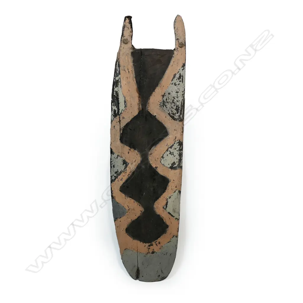 An old New Guinea highlands underarm fighting shield Image 1++