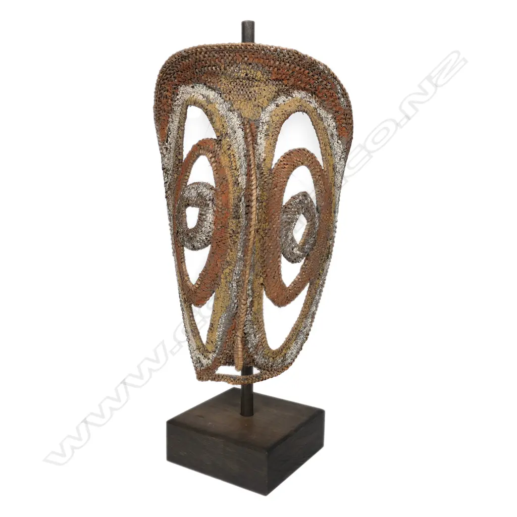 A woven Yam mask: East Sepik Image 1++