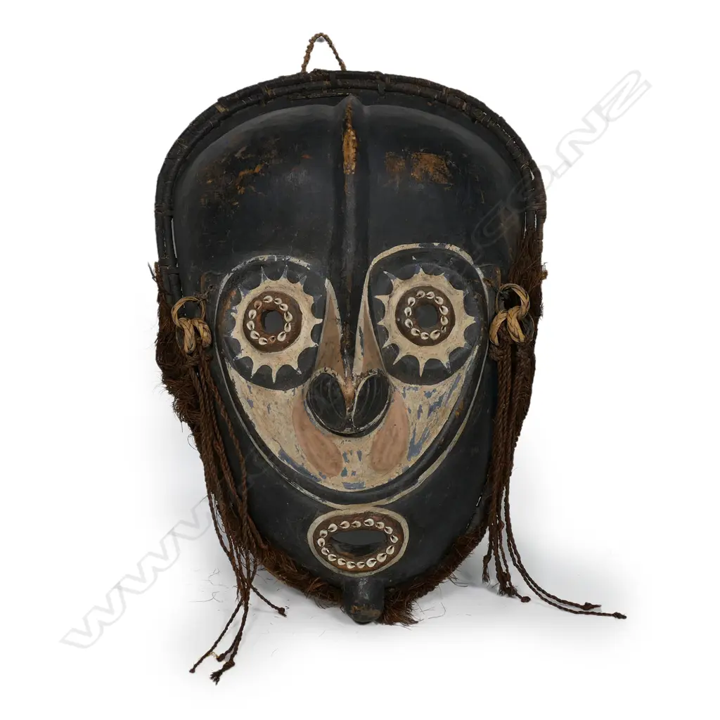 A PNG tribal large carved wood stylised mask Image 1++