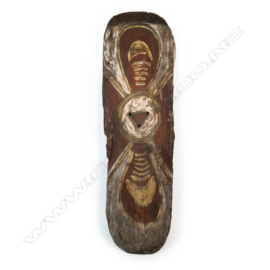 An old PNG Western Highlands fighting shield Image 1++