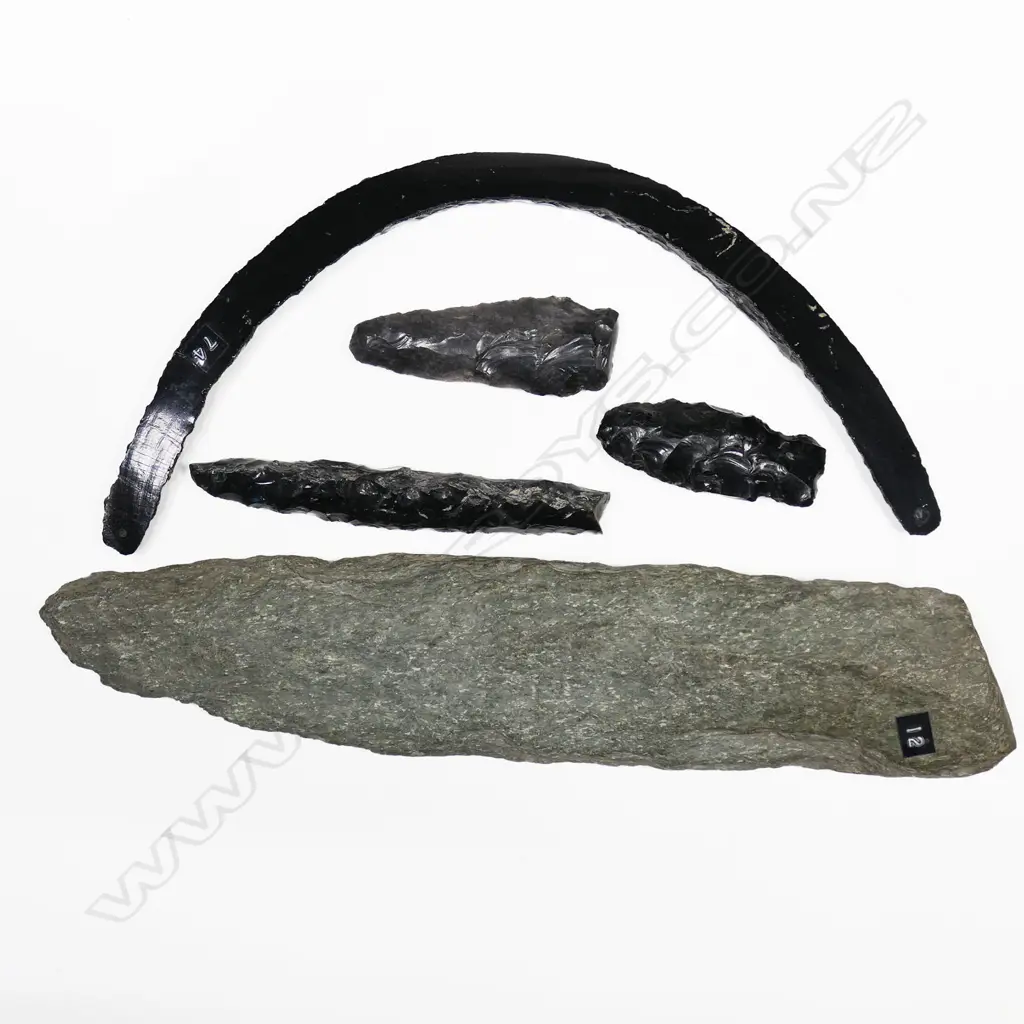 A Stone Dagger plus three Arrowheads and  A Serpentine Pendant, Image 1++