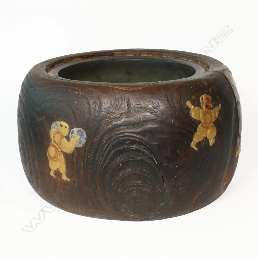A Decorative Japanese Meiji Period Hibachi or Brazier, Image 1++