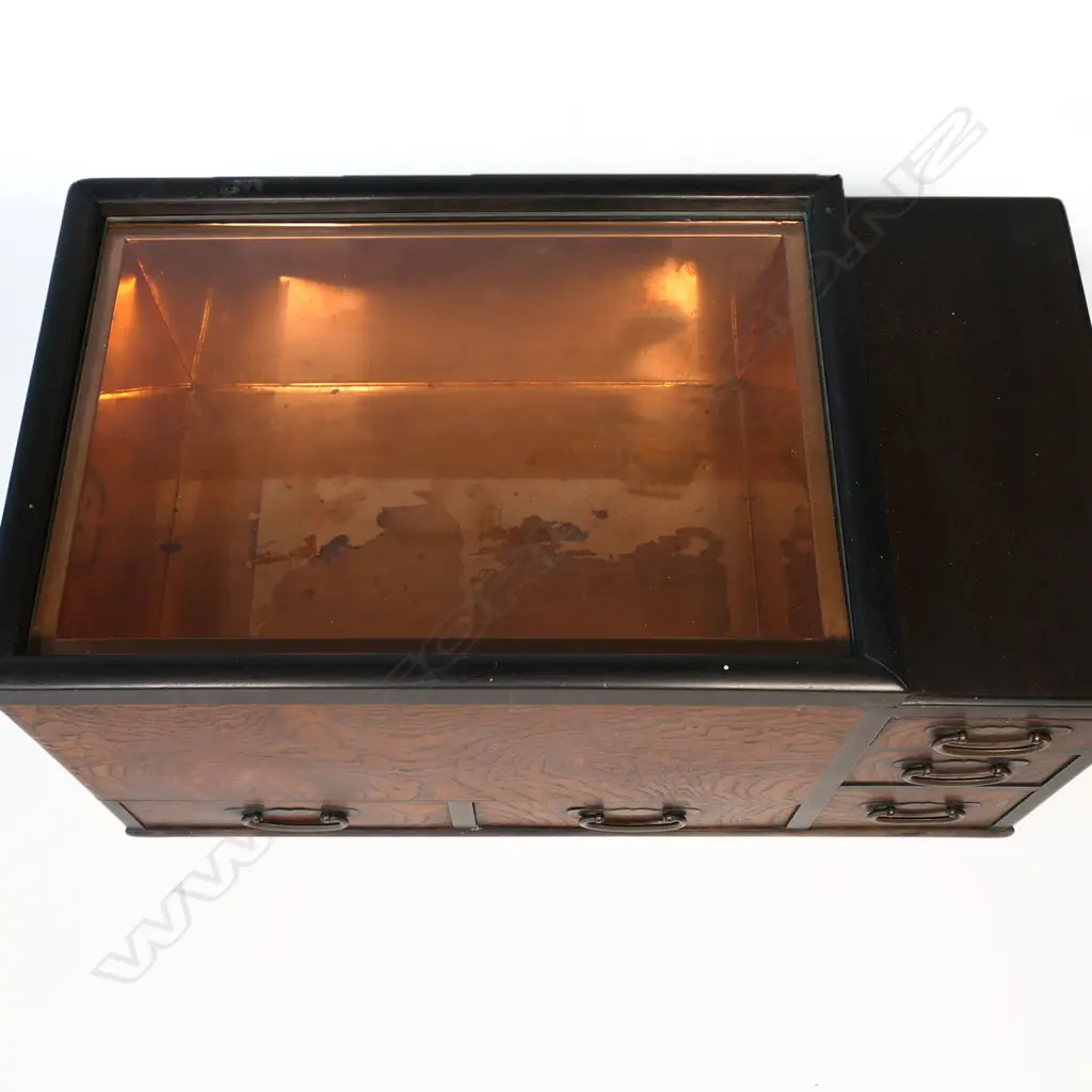 A Japanese Cha Tansu Tea Chest, Image 1++