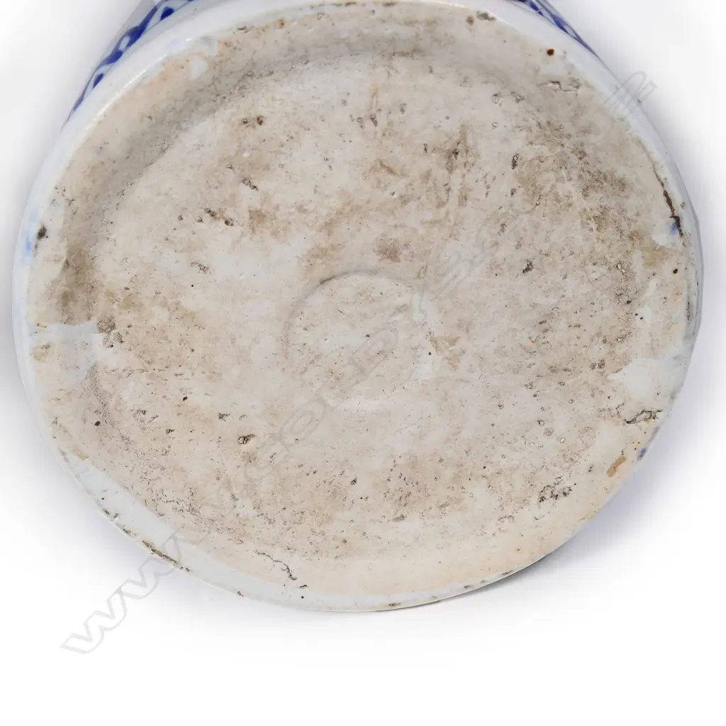 A small Japanese hand-painted blue and white hibachi/pot, Image 1++