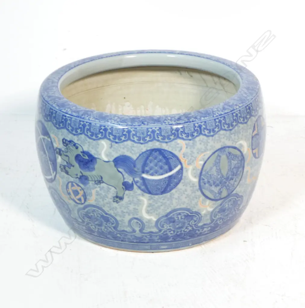 A large Japanese outdoor hibachi/pot Image 1++