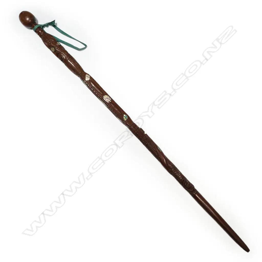 An early/mid 20thC Māori carved tokotoko/walking stick Image 1++