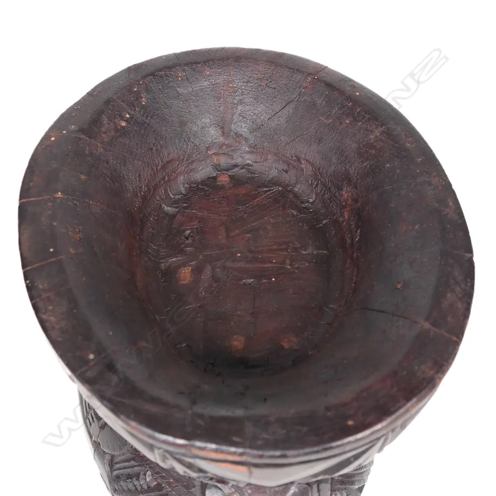 A 20thC Māori carved kumete Image 1++