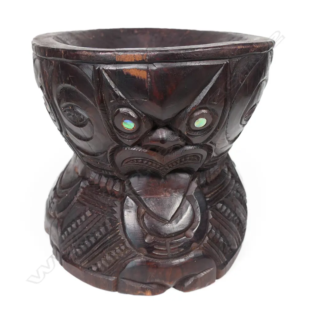 A 20thC Māori carved kumete Image 1++