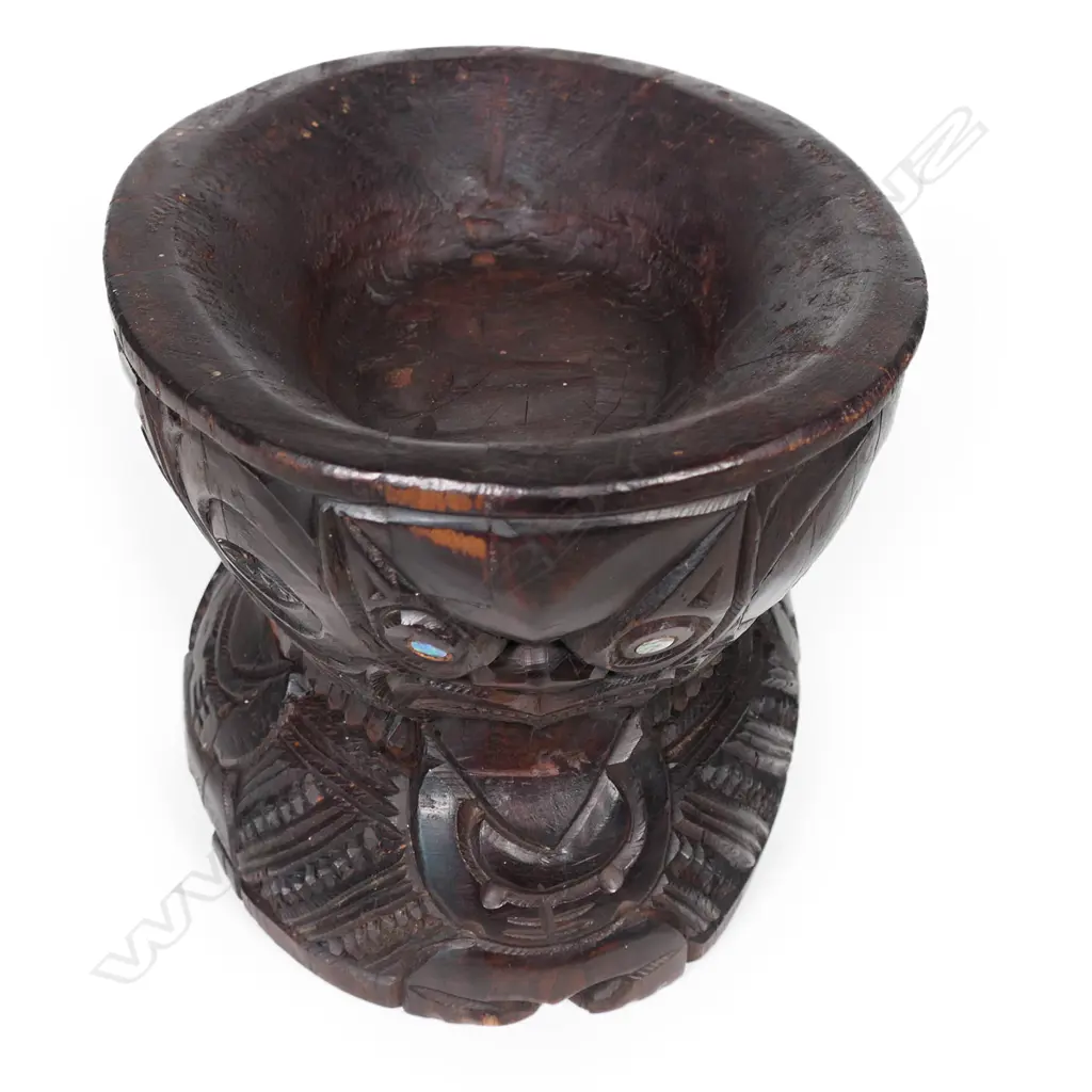 A 20thC Māori carved kumete Image 1++