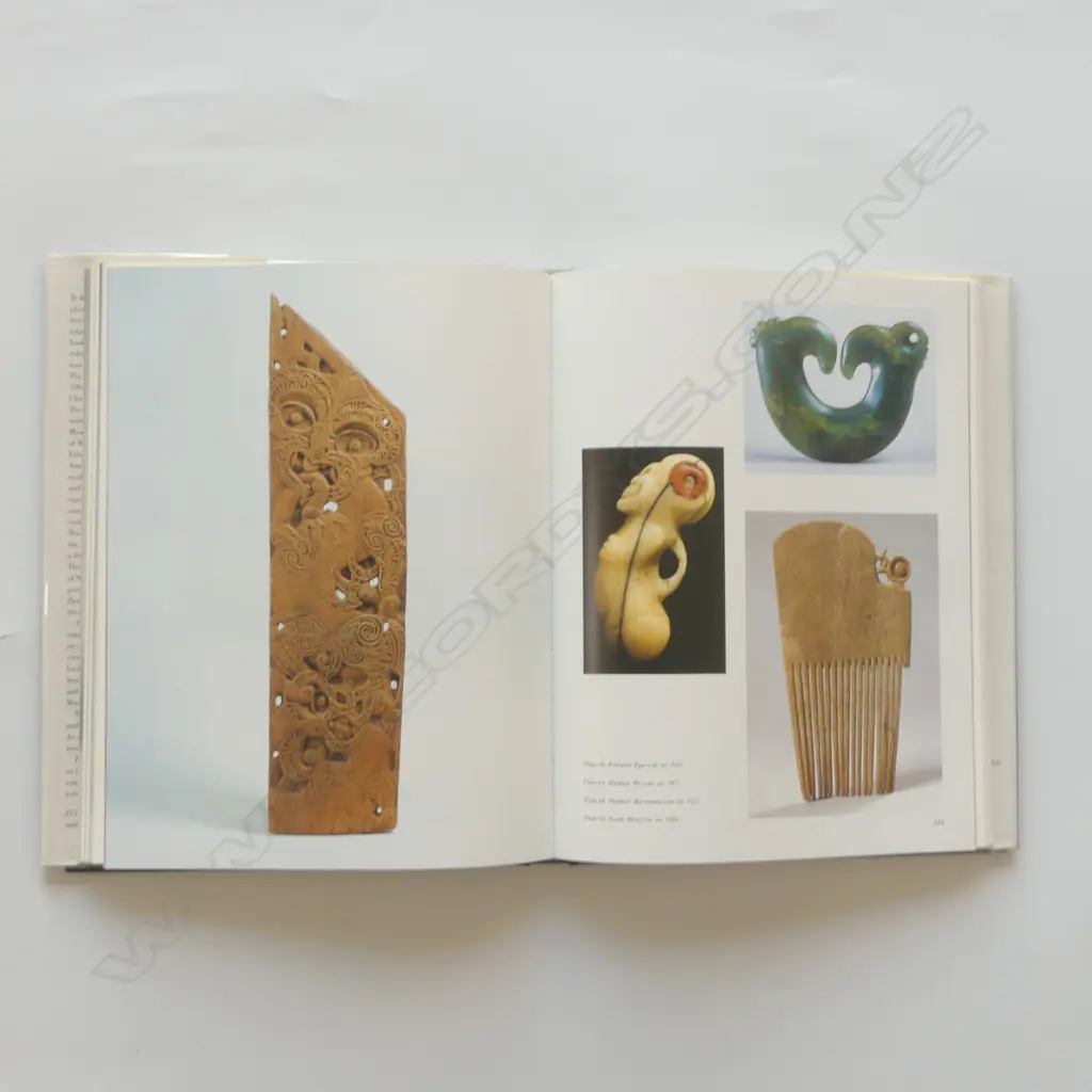 The book ‘Te Māori - Māori Art from New Zealand Collections’ by AFA/Heinmann, Image 1++