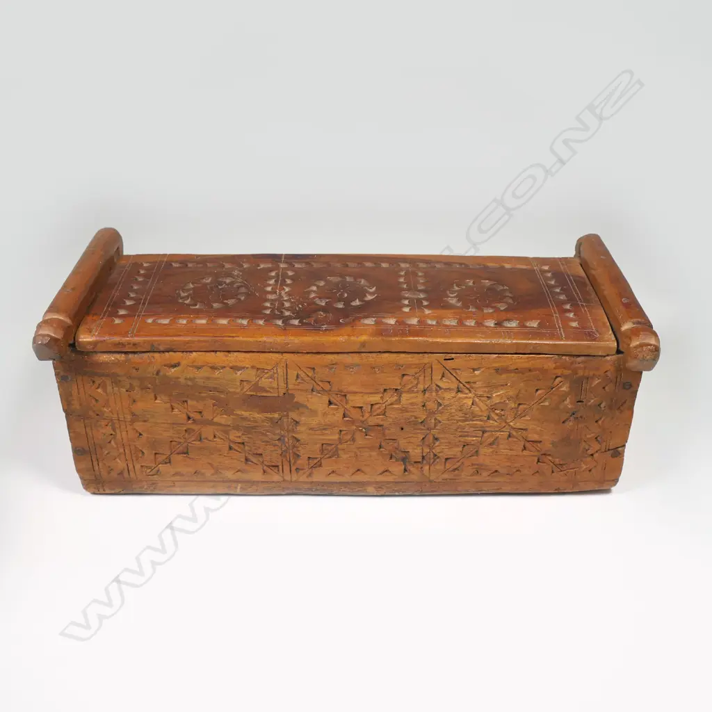 Old tribal wood hinged lidded box Image 1++