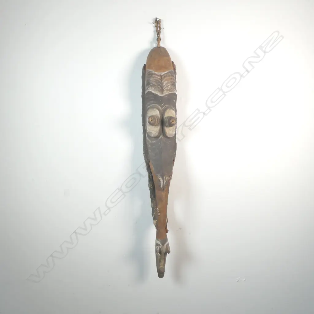 A Papua New Guinea mask in wood and cowrie shell, Image 1++