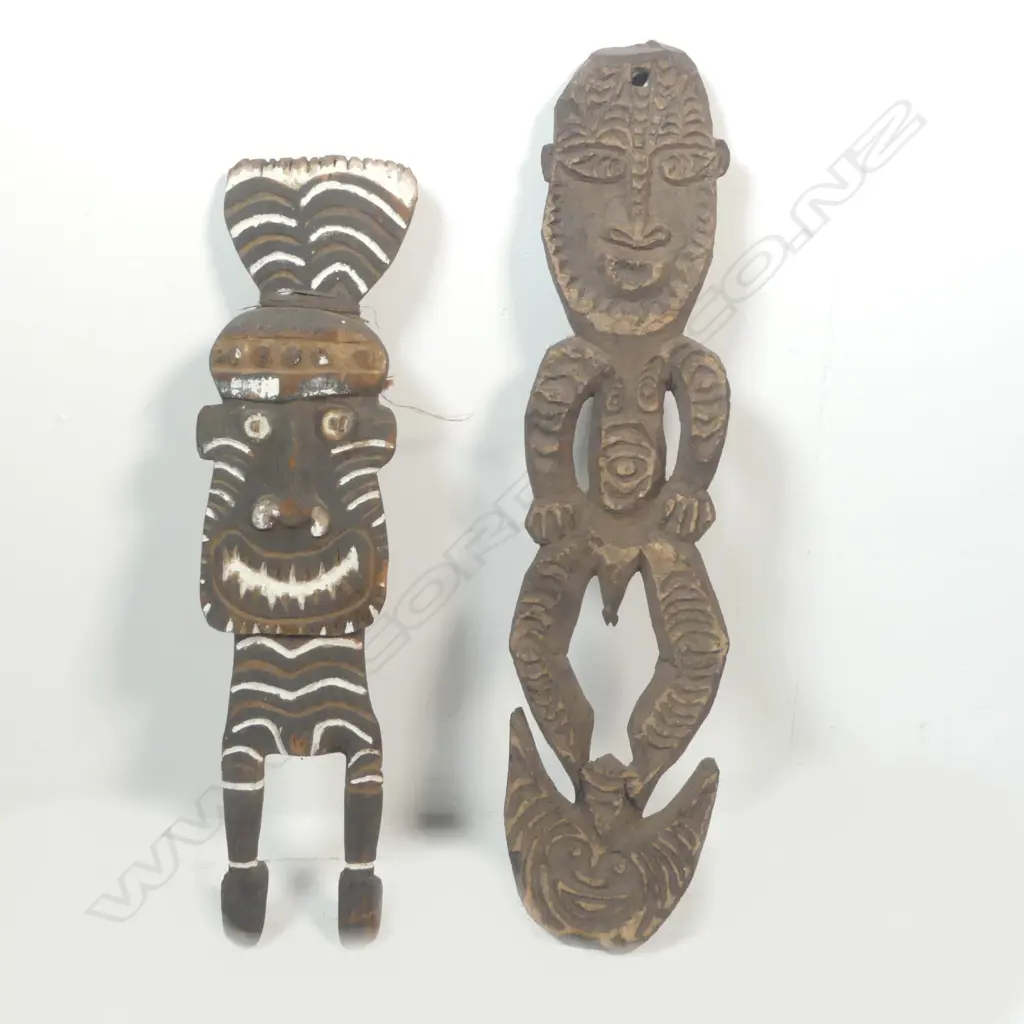 Two carved figures from Papua New Guinea, Image 1++