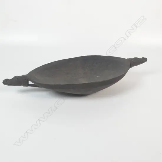 A Papua New Guinea carved bowl
